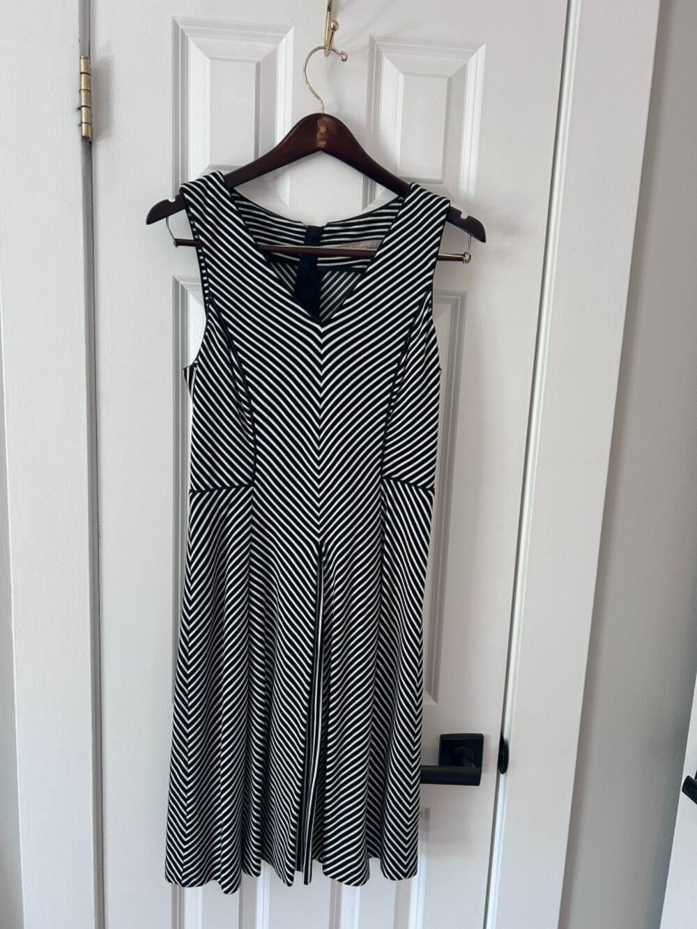 Banana Republic Black White Chevron Stripe Fit & Flare Dress Gold Zip Sz 4
